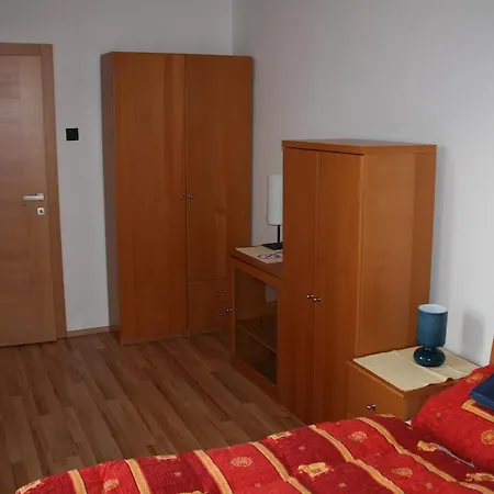 Prazdninovy Dum Holekova Praga